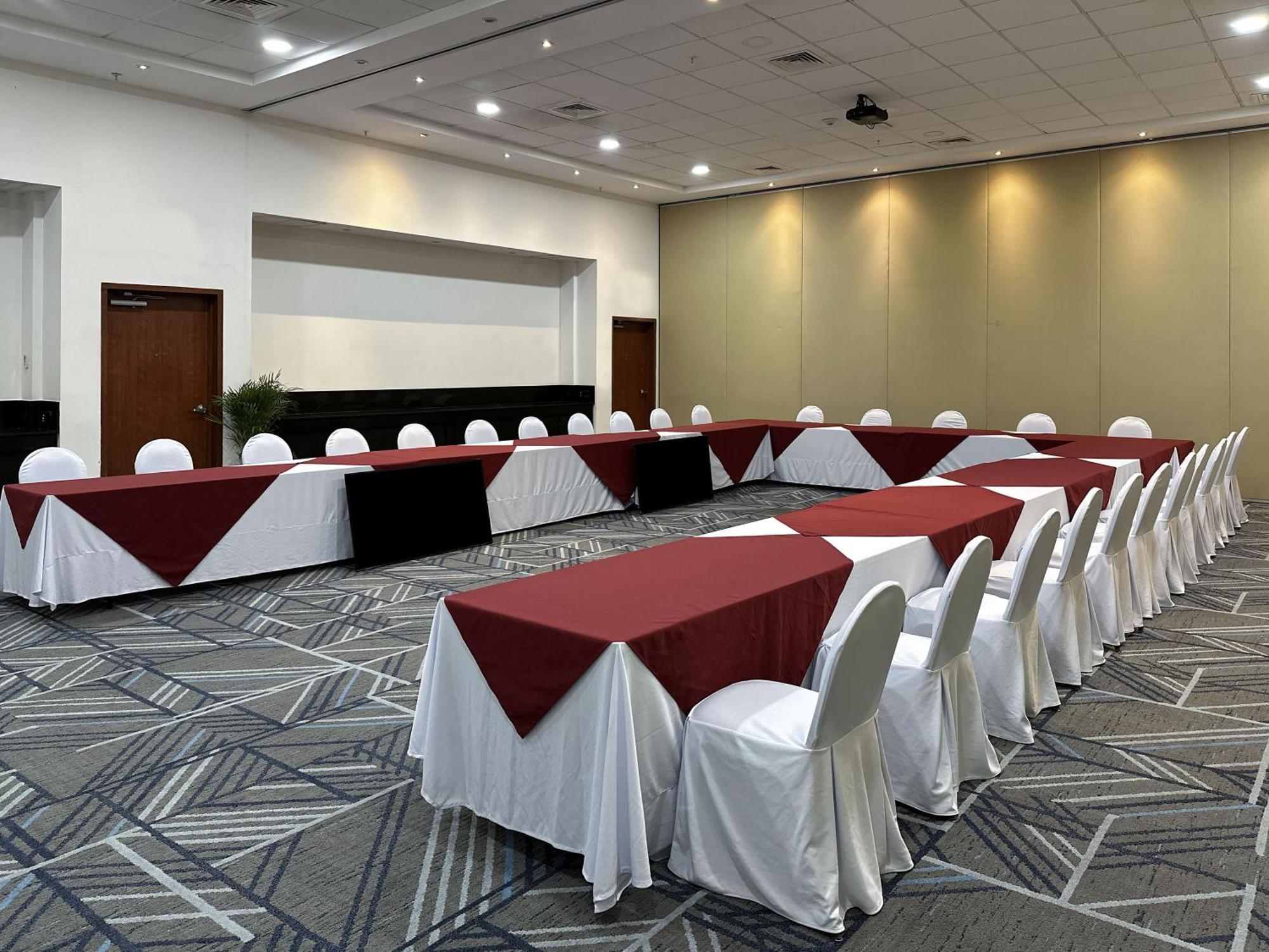 Holiday Inn Express Merida By Ihg Exterior foto