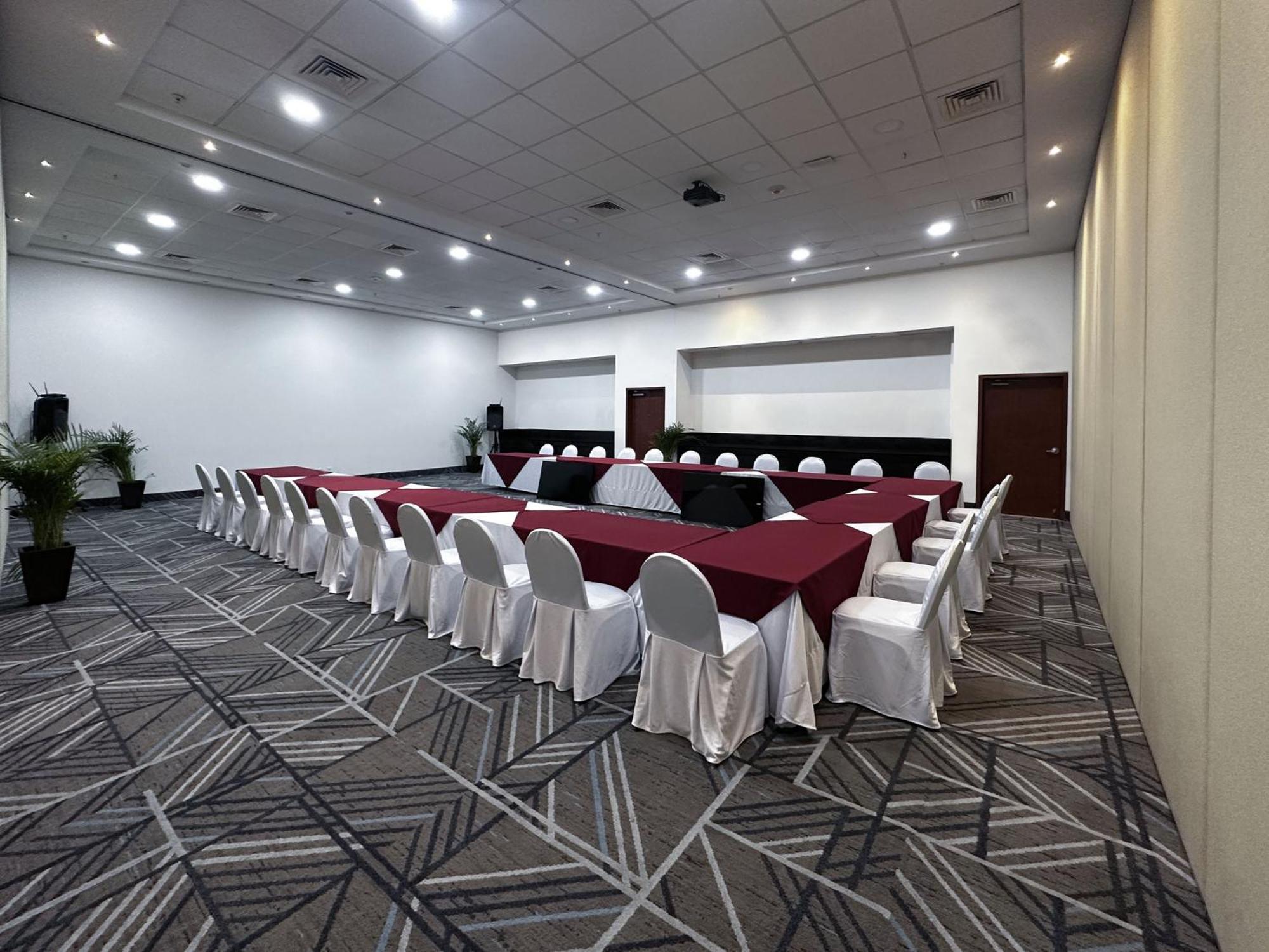 Holiday Inn Express Merida By Ihg Exterior foto