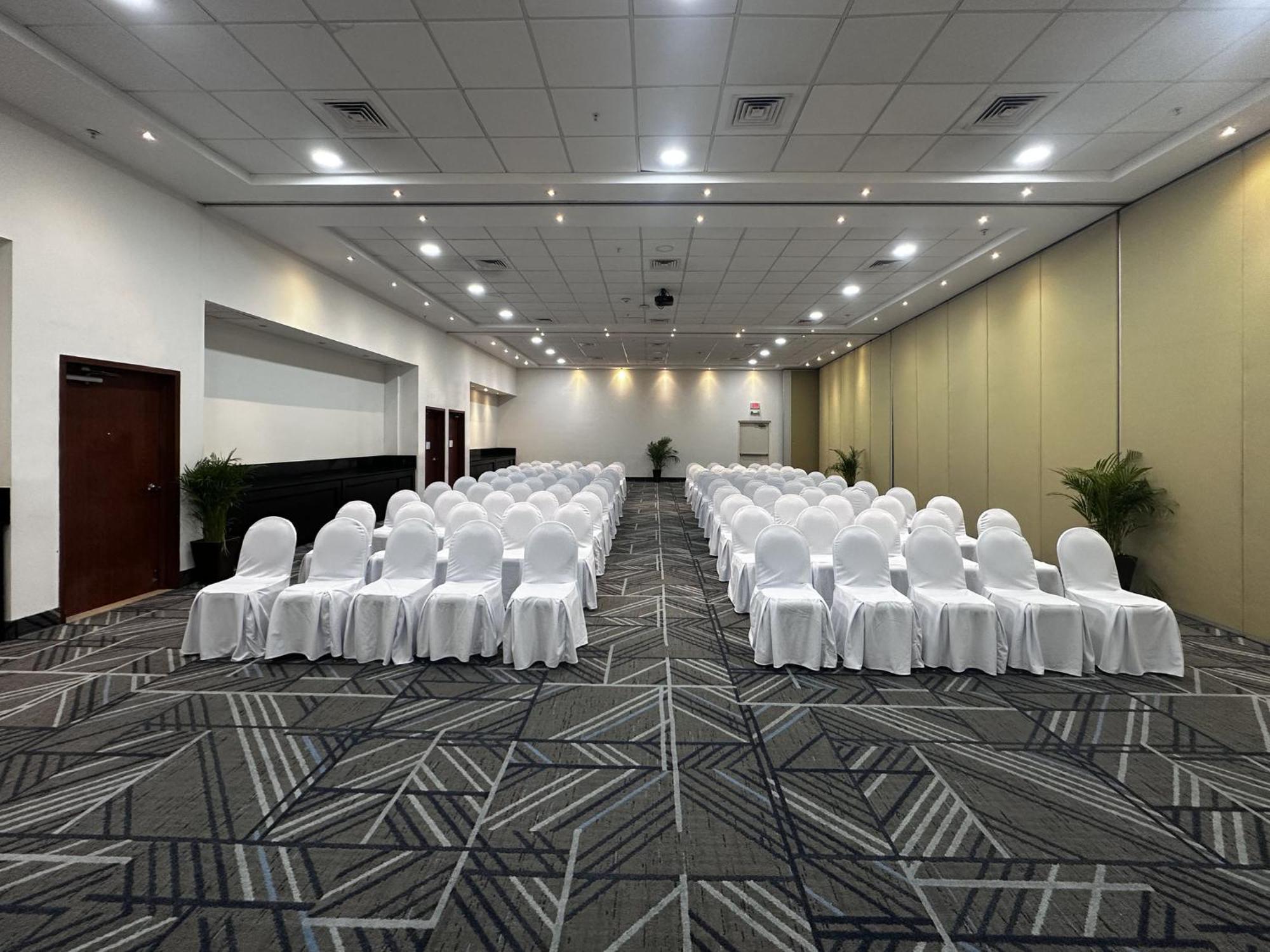 Holiday Inn Express Merida By Ihg Exterior foto